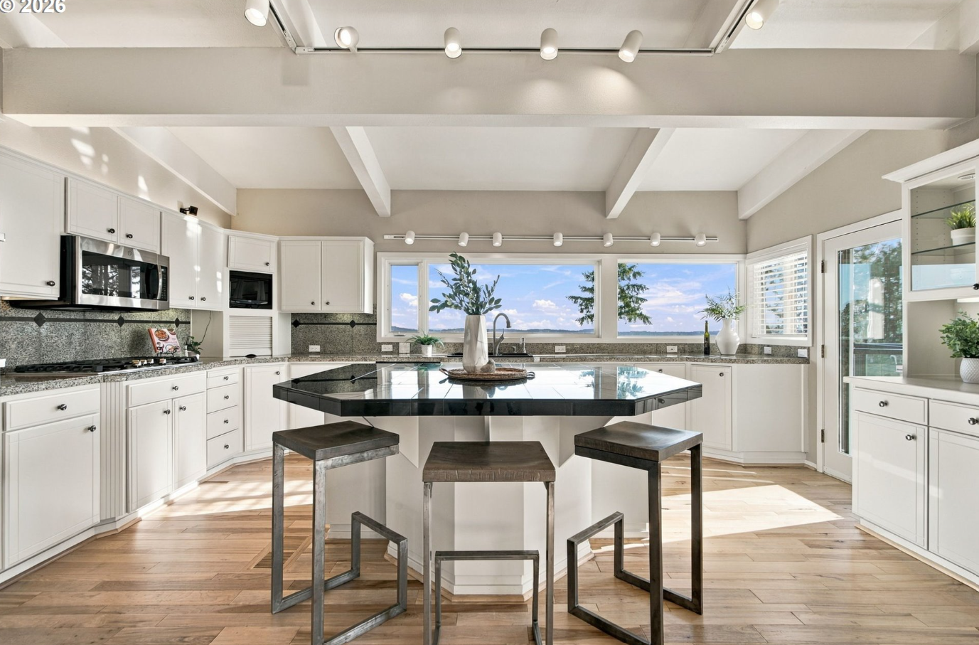Midcentury Modern Masterpiece with Panoramic Views